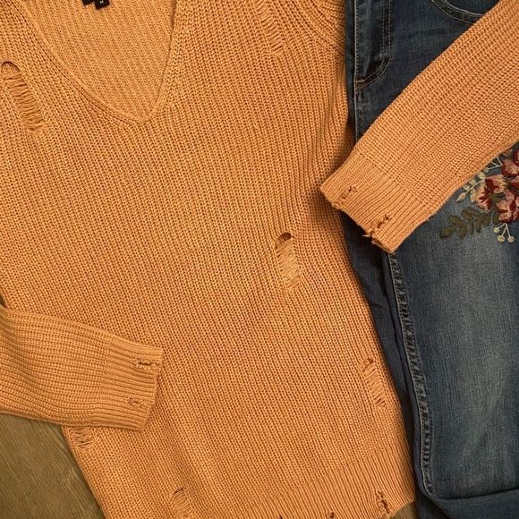 Distressed V Neck Sweater - Picture 10 of 12